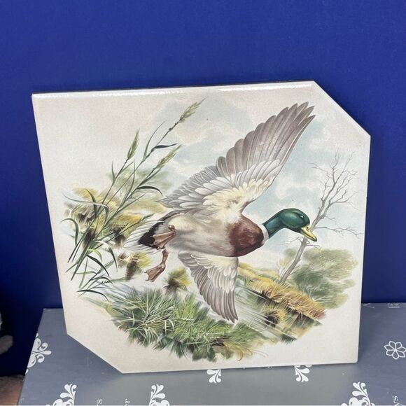 Ceramic Mallard Duck Male in Flight 8x8 Edge Cut Tile Made in USA - Picture 2 of 7